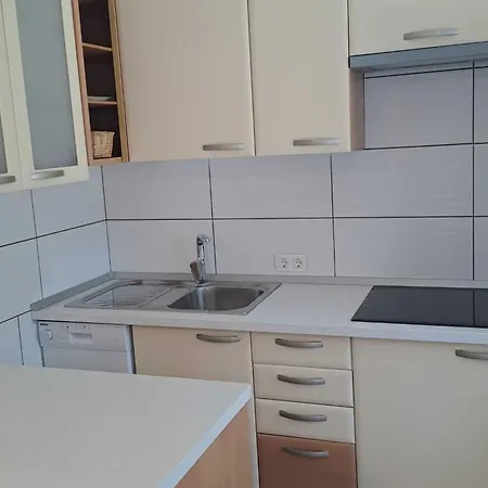 Modern With Terrace Near Slope - One Bedroom With Terrace * 크라니스카고라