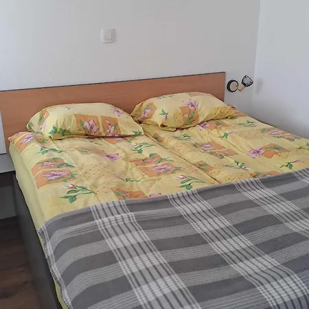 Modern With Terrace Near Slope - One Bedroom With Terrace * 크라니스카고라